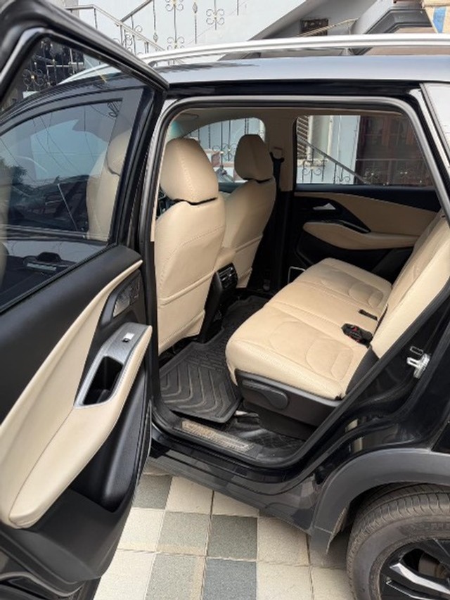 Second-hand 2024 MG Hector BlackStorm CVT 2024-2025 for sale in Vijayawada-12