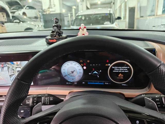 Second-hand 2025 Hyundai Alcazar Signature Diesel AT for sale in Mumbai-2