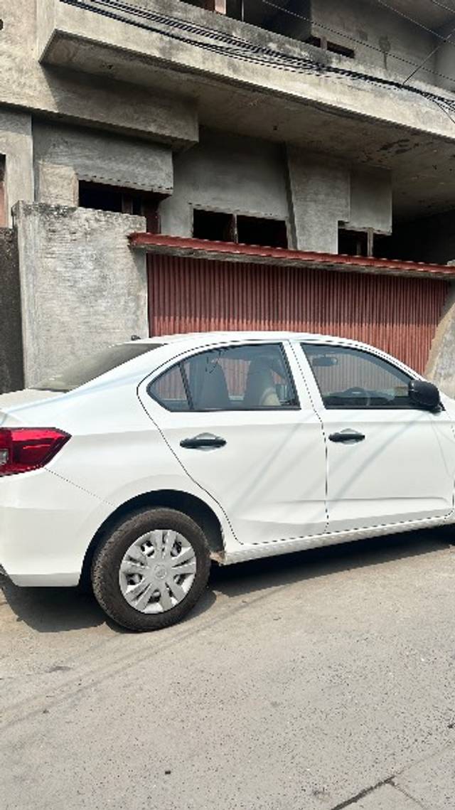 https://images10.gaadi.com/usedgaadi-sellcar/UsedCar/a6f2bda5-2364-4f49-ac0e-93c118d76613/e8a52005-6c75-4cb6-8835-bed17cde793e.jpg?imwidth=6402