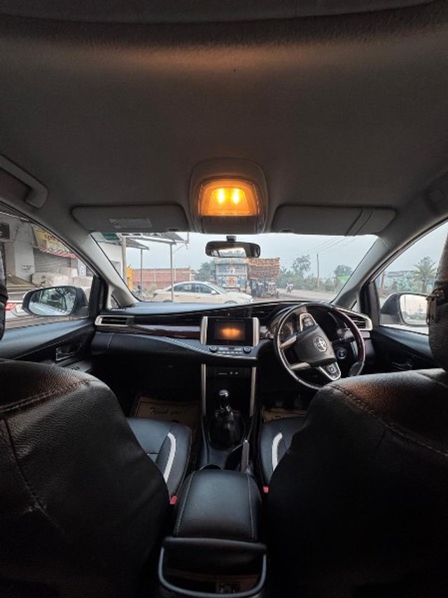 Second-hand 2017 Toyota Innova Crysta 2.4 VX MT BSIV for sale in Meerut-8