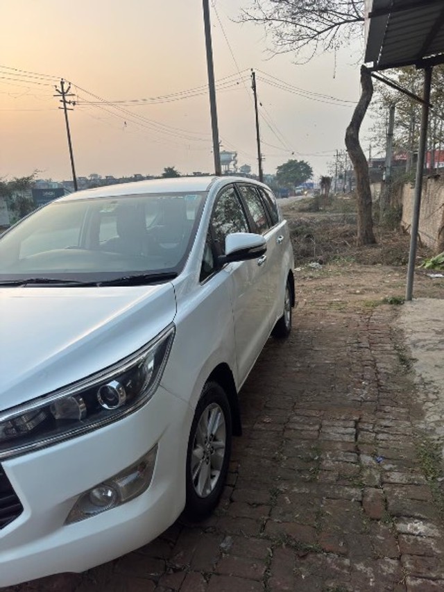 Second-hand 2017 Toyota Innova Crysta 2.4 VX MT BSIV for sale in Meerut-3