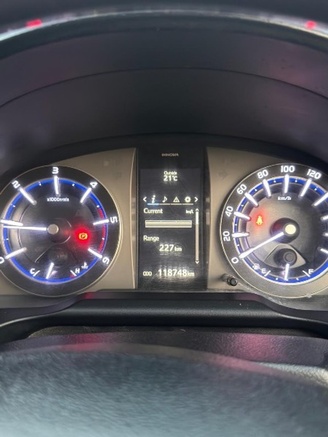 Second-hand 2017 Toyota Innova Crysta 2.4 VX MT BSIV for sale in Meerut-12