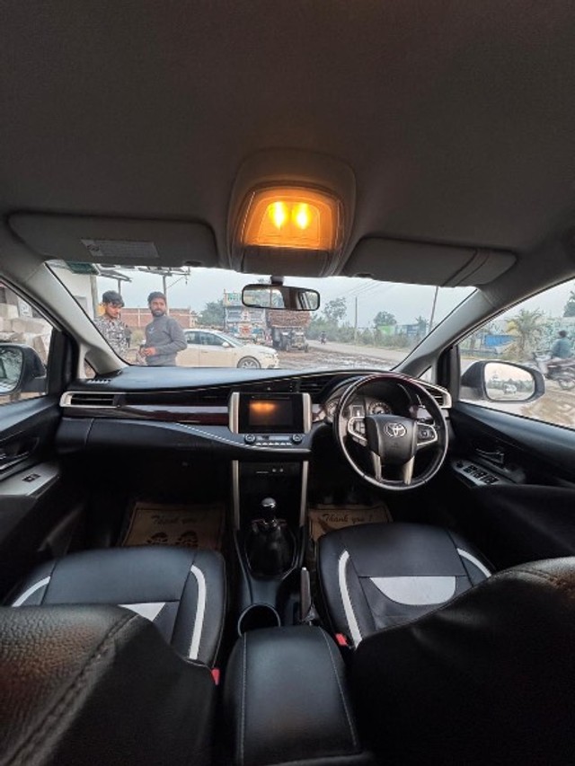 Second-hand 2017 Toyota Innova Crysta 2.4 VX MT BSIV for sale in Meerut-5