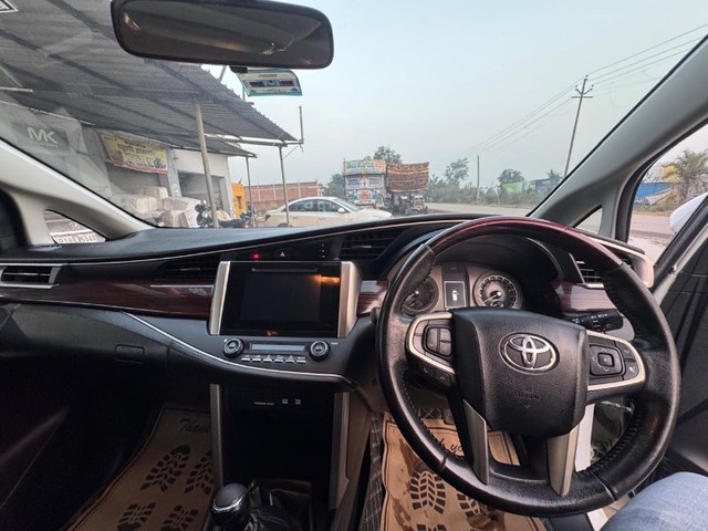 Second-hand 2017 Toyota Innova Crysta 2.4 VX MT BSIV for sale in Meerut-6