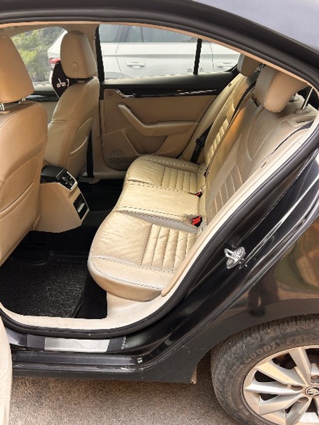 Second-hand 2016 Skoda Octavia Ambition 2.0 TDI AT for sale in Hyderabad-5