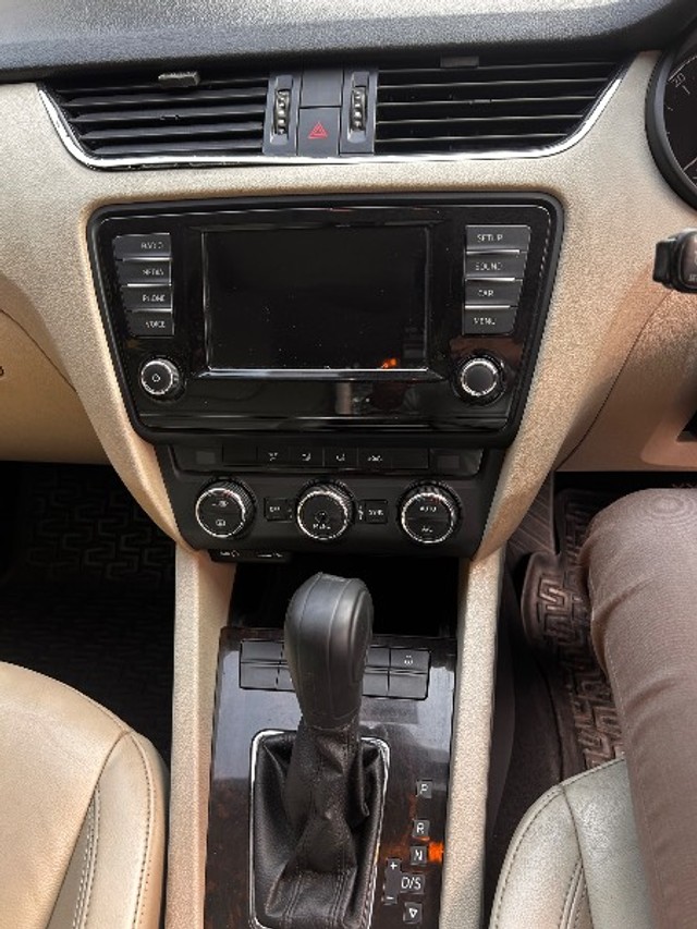 Second-hand 2016 Skoda Octavia Ambition 2.0 TDI AT for sale in Hyderabad-10