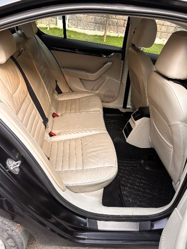 Second-hand 2016 Skoda Octavia Ambition 2.0 TDI AT for sale in Hyderabad-9