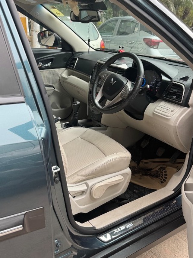 Second-hand 2023 Mahindra XUV300 W8 Opt Turbo for sale in Ghaziabad-4