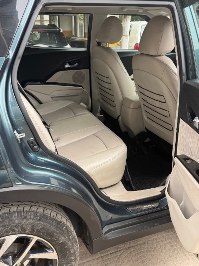 Second-hand 2023 Mahindra XUV300 W8 Opt Turbo for sale in Ghaziabad-3