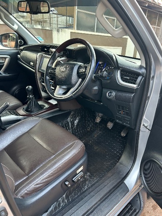 Second-hand 2019 Toyota Fortuner 2.8 2WD MT BSIV for sale in Uttara Kannada-4