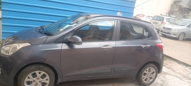 Second-hand 2015 Hyundai Grand i10 Sportz for sale in Gorakhpur-1