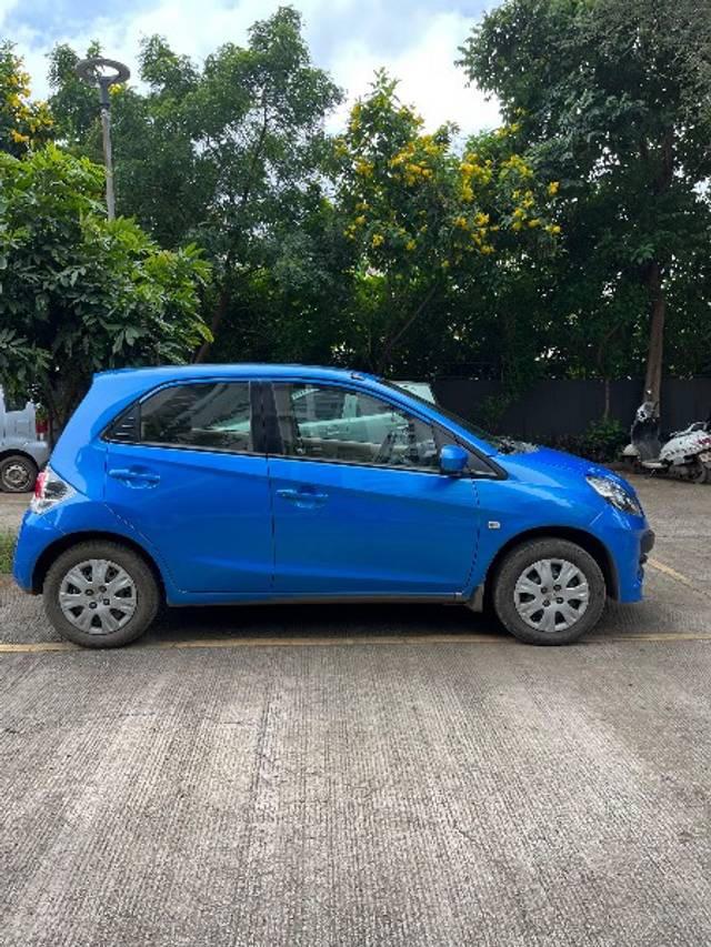 https://images10.gaadi.com/usedgaadi-sellcar/UsedCar/a6fe8f83-0b22-422b-9988-6d2bf35fc051/4633bae8-e6d2-4e56-960b-2b1fad2bb6f9.jpg?imwidth=6401