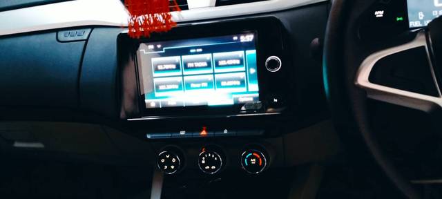 https://images10.gaadi.com/usedgaadi-sellcar/UsedCar/a72f3d18-57ef-4f6d-b41c-d3c7f4356d75/203289a0-db2c-4a72-8604-07d5c27f225a.jpg?imwidth=6402