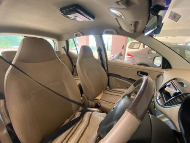 https://images10.gaadi.com/usedgaadi-sellcar/UsedCar/a782c408-9978-425f-875a-3d4c7c6a99a8/b369f1dc-dab4-4b5a-a08b-c3f5bebdd631.jpeg?imwidth=6402