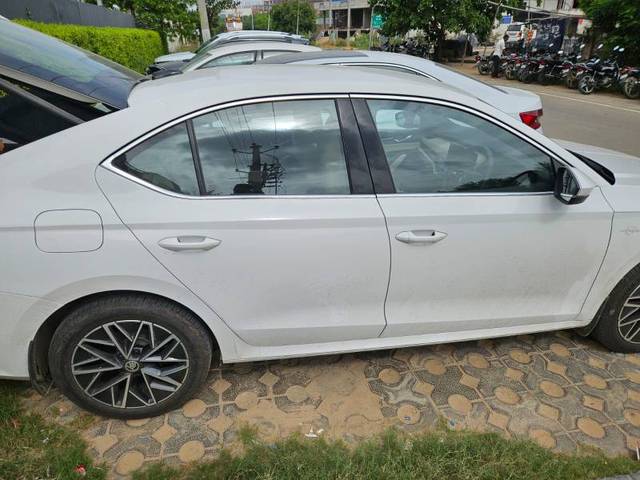 https://images10.gaadi.com/usedgaadi-sellcar/UsedCar/a7d7ed17-8bed-4381-93fd-153197b7b017/10cc53c5-7c27-4a80-b77a-7da2653ca140.jpg?imwidth=6401