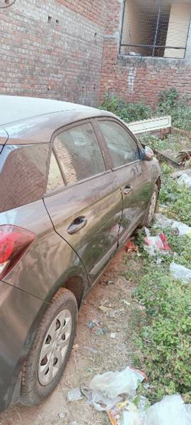 https://images10.gaadi.com/usedgaadi-sellcar/UsedCar/a7d8bfeb-8875-40ec-870b-1c13e74abff8/56b0c0c0-89f7-4b9e-985e-0366b68c0b5b.jpg?imwidth=6402