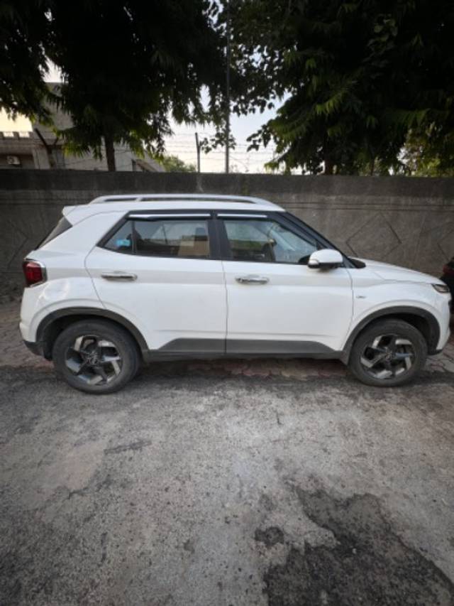 https://images10.gaadi.com/usedgaadi-sellcar/UsedCar/a7ed7ed3-f039-482b-a844-a517e7b8cc9f/5a7b4b33-0ad5-4144-8ca3-420e3e18f24b.jpeg?imwidth=6401