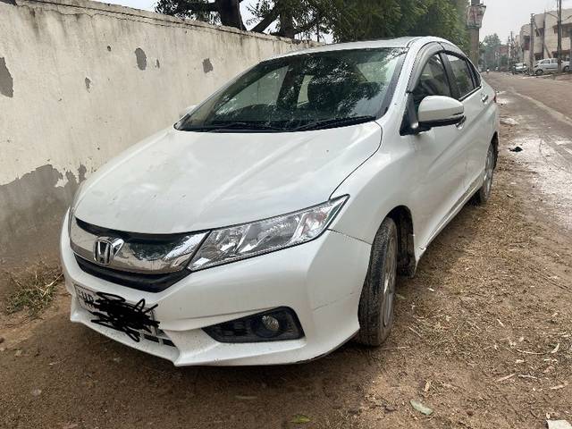 https://images10.gaadi.com/usedgaadi-sellcar/UsedCar/a7fbb526-2663-4805-a2a1-8974baa85bd4/fe475707-cf01-4683-83db-933e308b872e.jpg?imwidth=6400