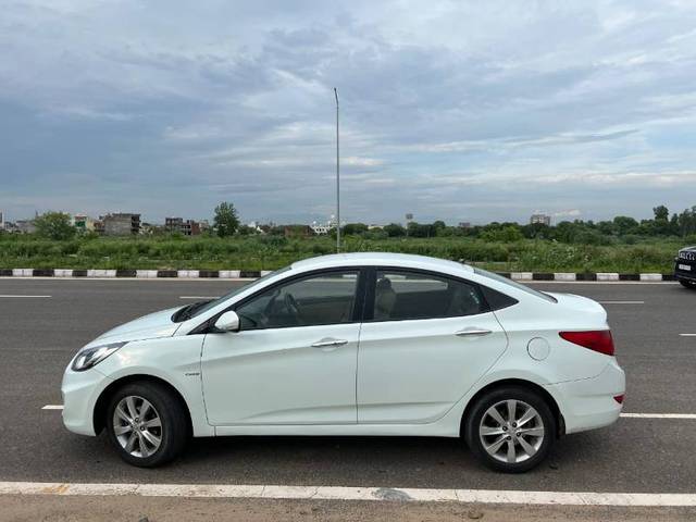 https://images10.gaadi.com/usedgaadi-sellcar/UsedCar/a809d068-b807-4eb1-a021-01916009fd08/f36aca1a-837f-4a64-b3a2-3275c7e8be30.jpg?imwidth=6402