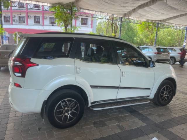 https://images10.gaadi.com/usedgaadi-sellcar/UsedCar/a8497b59-5f10-43e4-b6ef-c16e75f5ddaf/a63581a8-6930-4c9d-a51d-967b997e6628.jpg?imwidth=6400