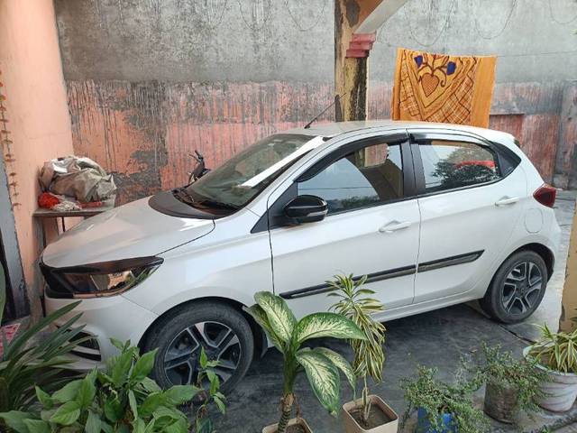 https://images10.gaadi.com/usedgaadi-sellcar/UsedCar/a855a20b-f96a-43f5-8671-4b8dab102a9d/14f4f0e9-1f38-4791-9969-ff158915a130.jpg?imwidth=6400