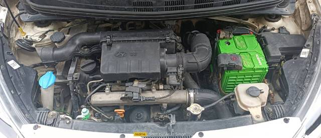 https://images10.gaadi.com/usedgaadi-sellcar/UsedCar/a8675376-e1df-4d44-9686-5c933ba00fe4/789dfaec-d6cf-42ef-ba1d-8e1c63e34aa4.jpg?imwidth=6402