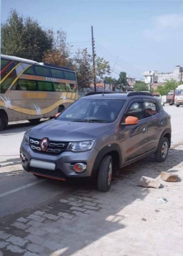 https://images10.gaadi.com/usedgaadi-sellcar/UsedCar/a8942bab-cd64-4519-9895-888ba618edf7/b1d724f8-e385-44a9-b331-f18d9e9004ed.jpg?imwidth=6400