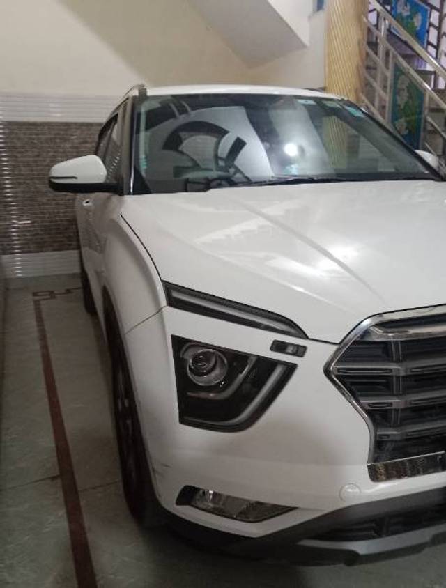 https://images10.gaadi.com/usedgaadi-sellcar/UsedCar/a8b26f7e-9406-4c93-ba33-fcec5dca3525/7944aa28-c317-4307-adc6-4d3f623b08b4.jpg?imwidth=6402