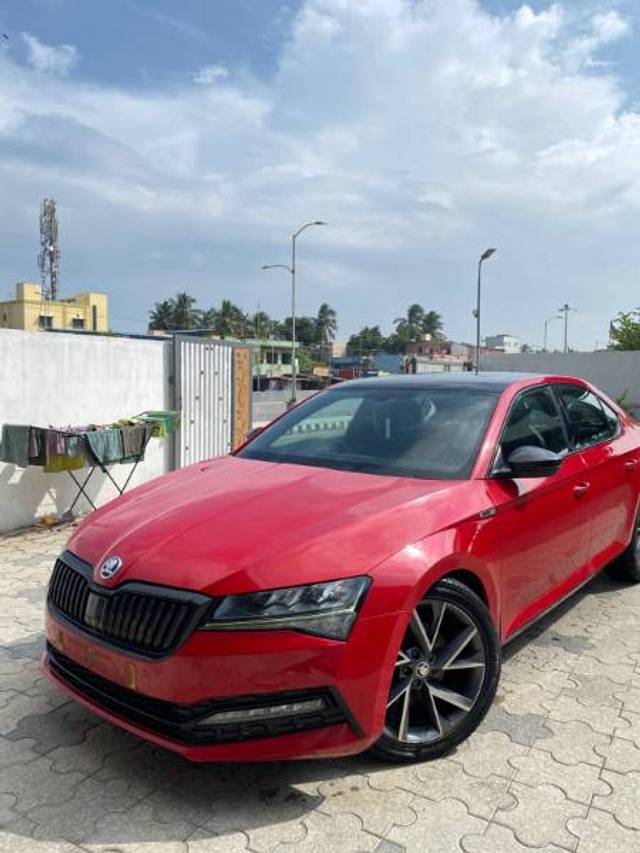 https://images10.gaadi.com/usedgaadi-sellcar/UsedCar/a8b8541c-d923-4337-8525-cbb558779934/1d973e97-27d4-449d-b5ed-4aae7e92d798.jfif?imwidth=6400