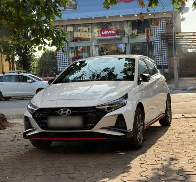 https://images10.gaadi.com/usedgaadi-sellcar/UsedCar/a8d2b1ba-a386-4fa8-89a6-039803f66d3e/db64f42b-6787-4048-b751-6a9583213c0d.jpeg?imwidth=6400