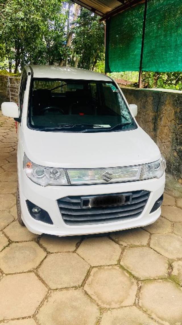 https://images10.gaadi.com/usedgaadi-sellcar/UsedCar/a90d2f77-6b54-40ab-86a4-79ac54ca9223/ad268311-9a6a-4794-9602-a21f559d1ace.jpeg?imwidth=6400