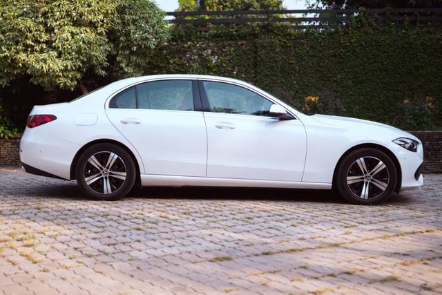 https://images10.gaadi.com/usedgaadi-sellcar/UsedCar/a91ae4de-0e2d-40e9-9bd7-b69c280b1434/7596fcb8-3b8f-4ab7-b4af-e1f34b2e6e66.jpeg?imwidth=6401