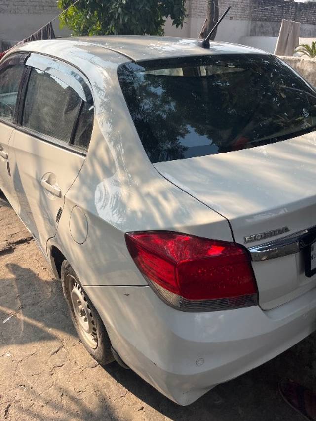 https://images10.gaadi.com/usedgaadi-sellcar/UsedCar/a97b90d5-e32e-4ef3-bbe1-74a761a0da18/ec22d771-13f3-4422-8a98-0d2406ff0ba7.jpg?imwidth=6401