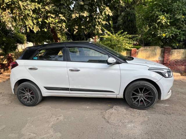 https://images10.gaadi.com/usedgaadi-sellcar/UsedCar/a97d1e21-1b43-4d28-b535-85e940689a16/8efdfbc4-c60e-455f-a008-f50b949fe1c9.jpg?imwidth=6401