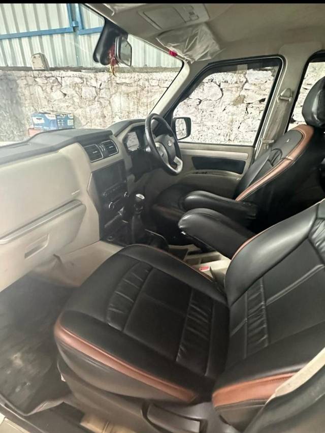 https://images10.gaadi.com/usedgaadi-sellcar/UsedCar/a997124a-3b5a-4537-afbc-87fa1f716307/24ef45aa-3c6f-451a-b3bc-30313ab84137.jpeg?imwidth=6401