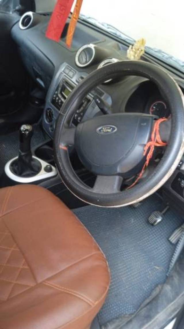 https://images10.gaadi.com/usedgaadi-sellcar/UsedCar/a99deb02-75ae-473d-97b4-9219b68c4c7f/53236dc0-cd21-44dd-bf09-5dd8d0bacd33.jpg?imwidth=6402