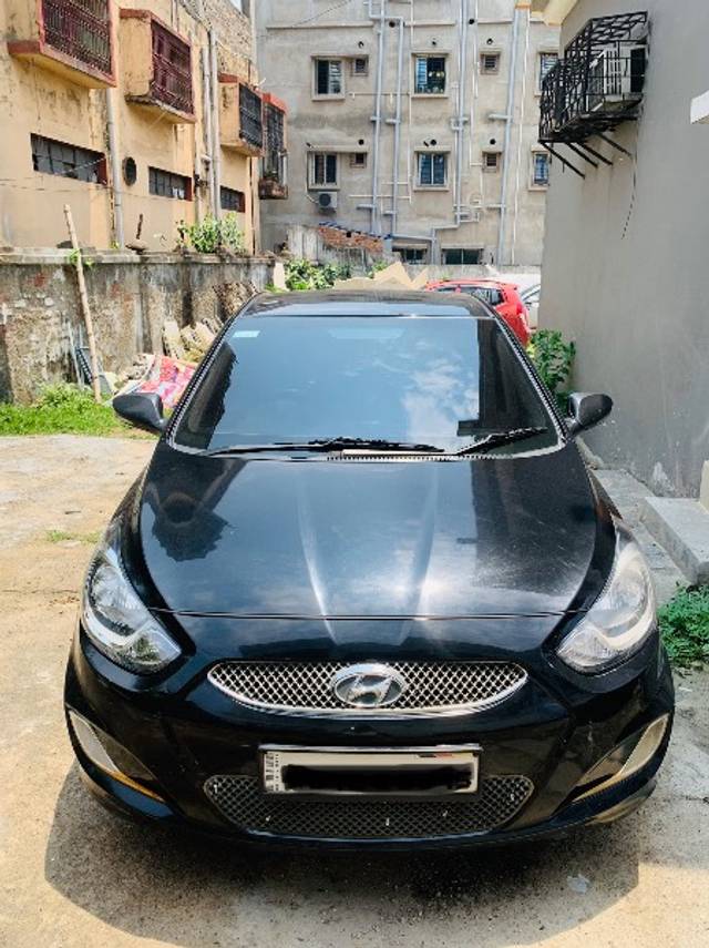 https://images10.gaadi.com/usedgaadi-sellcar/UsedCar/a9d543e4-d742-41a2-b116-83958f4c2683/f8f6c5a7-2c6b-480e-b4d0-ba2f396c9966.jpeg?imwidth=6400