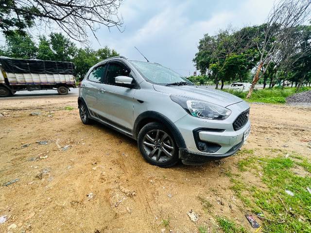 https://images10.gaadi.com/usedgaadi-sellcar/UsedCar/a9da2b56-ebd8-42fc-bb0f-ec572eed7e86/d760a168-996b-4c85-b6c0-bc36619f4e41.jpeg?imwidth=6401