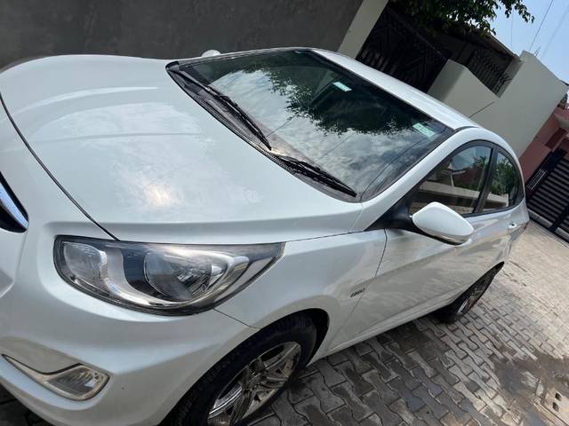 https://images10.gaadi.com/usedgaadi-sellcar/UsedCar/a9eb3d36-bfbc-4780-9b54-3c38be651f98/dd294c89-9efa-40e4-a31a-c6d596d5966e.jpg?imwidth=6402