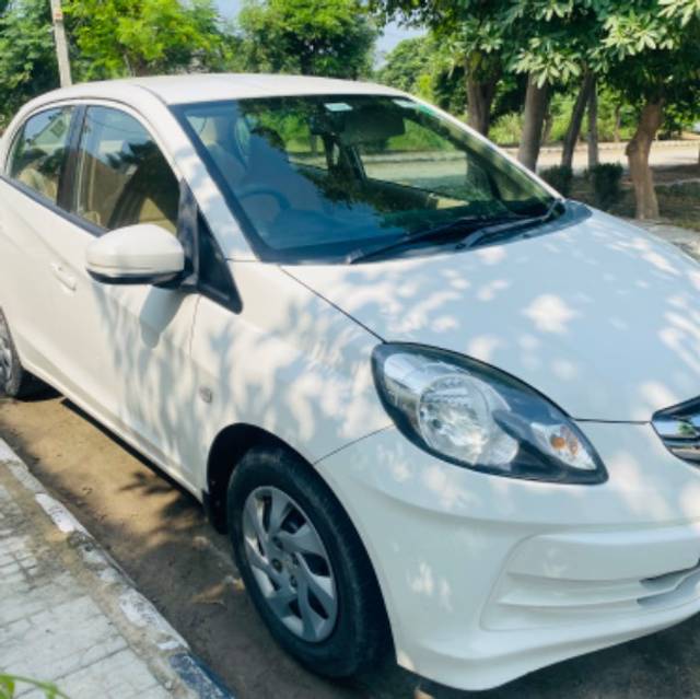 https://images10.gaadi.com/usedgaadi-sellcar/UsedCar/a9ed4a1f-c909-46ab-a556-0027a14bae03/2b0eb319-398e-4f2b-ab35-fbbffd0ace9f.jpg?imwidth=6400