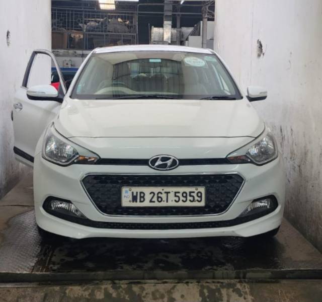 https://images10.gaadi.com/usedgaadi-sellcar/UsedCar/aa2125b1-22c9-4844-9155-38292e69ab91/2d05a1c7-d822-4db0-b34c-c8f8342c2975.jpg?imwidth=6400