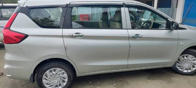 https://images10.gaadi.com/usedgaadi-sellcar/UsedCar/aa351a56-bd09-4ddb-9797-004ba274deb0/c7dd1300-342d-4f9e-a48d-e570d98b9aa2.jpg?imwidth=6400