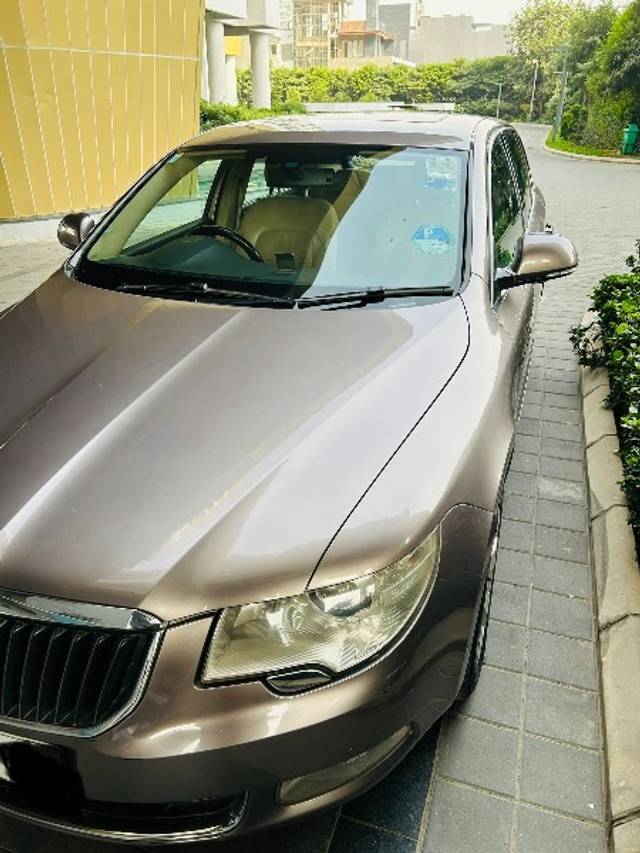 https://images10.gaadi.com/usedgaadi-sellcar/UsedCar/aaa45e15-6f28-4783-8e57-07694eb3b32c/15b82db5-03fc-4ce3-84a4-d00f18e904f5.jpeg?imwidth=6400