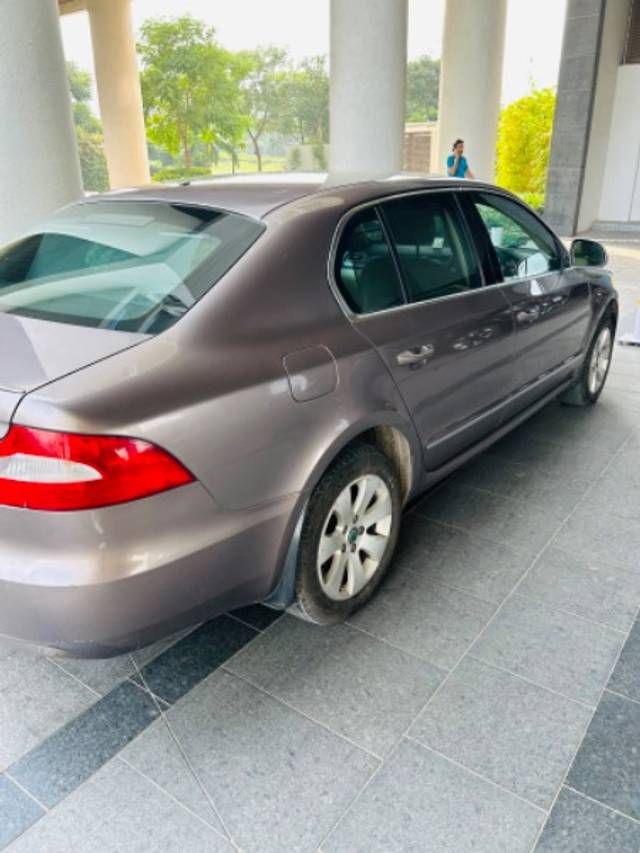 https://images10.gaadi.com/usedgaadi-sellcar/UsedCar/aaa45e15-6f28-4783-8e57-07694eb3b32c/17a245ad-77a0-42f3-8f2b-7b9316b52344.jpeg?imwidth=6402