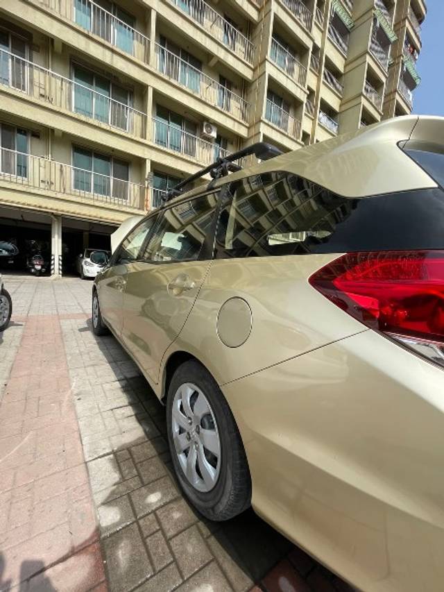 https://images10.gaadi.com/usedgaadi-sellcar/UsedCar/aac6d57b-d50f-49c0-8d78-55e31845f683/1c762de0-bb5c-476a-b978-cadb84fb42d9.jpeg?imwidth=6400