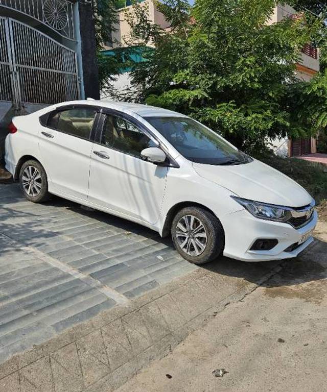 https://images10.gaadi.com/usedgaadi-sellcar/UsedCar/ab2dcbe1-79e5-40f9-9afb-73528afc1c62/2ef0272f-477a-4a1c-800a-6d5738369096.jpg?imwidth=6400