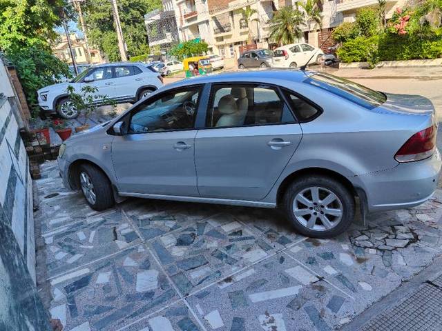 https://images10.gaadi.com/usedgaadi-sellcar/UsedCar/ab491e40-80fc-4926-aab9-4b40128de2a8/45693ebd-cfe0-4f40-b367-e9884f87f9cc.jpg?imwidth=6402