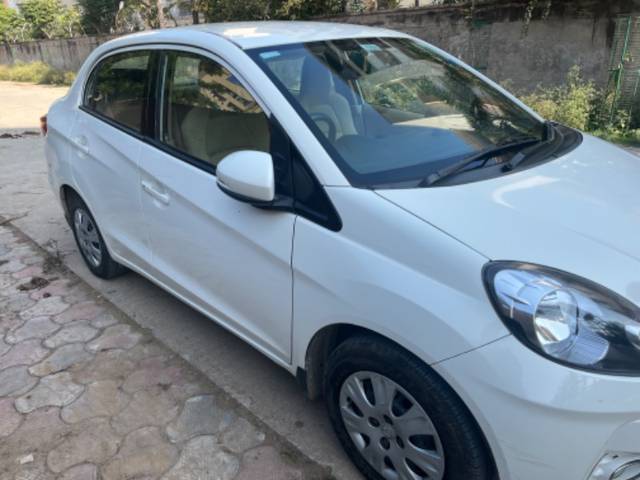 https://images10.gaadi.com/usedgaadi-sellcar/UsedCar/ab5f05fa-a53e-4f94-bff9-ba536de0eab2/fbaee3b4-5674-4b54-9e04-f93eb33b3979.jpeg?imwidth=6401