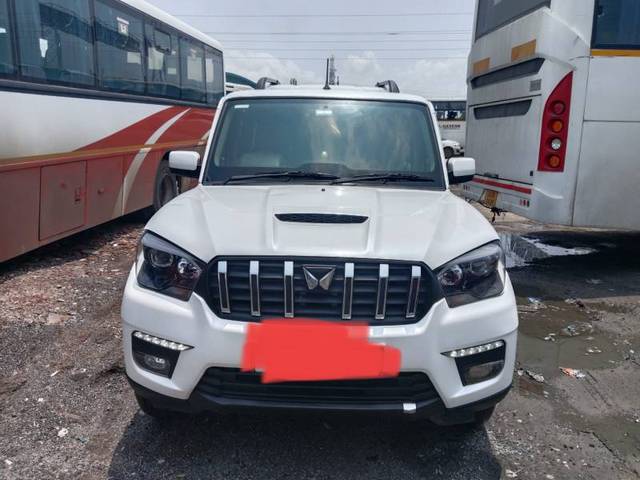 https://images10.gaadi.com/usedgaadi-sellcar/UsedCar/abbef70b-569e-4593-b76e-16b34508795d/9a87b11f-f14b-465a-9f62-72ebdd645bc8.jpg?imwidth=6400