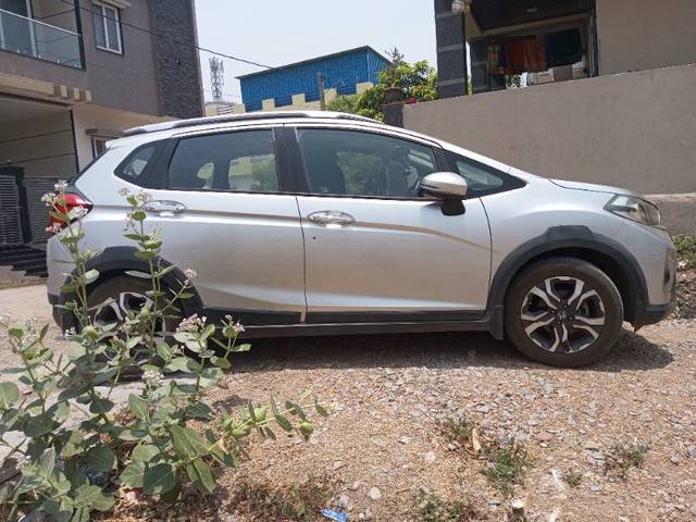 https://images10.gaadi.com/usedgaadi-sellcar/UsedCar/abeabca8-a9da-406b-8a80-ead1e54d0ff1/143f4125-aeb2-45bb-be92-dd5080fa0023.jpg?imwidth=6401